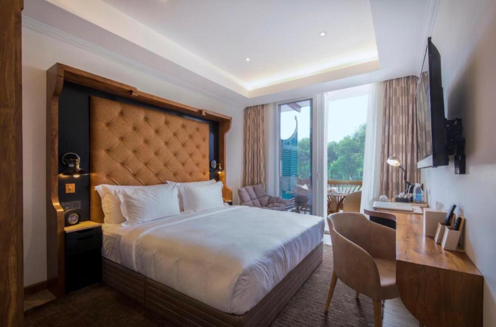 The Radh Hotel Канди Екстериор снимка