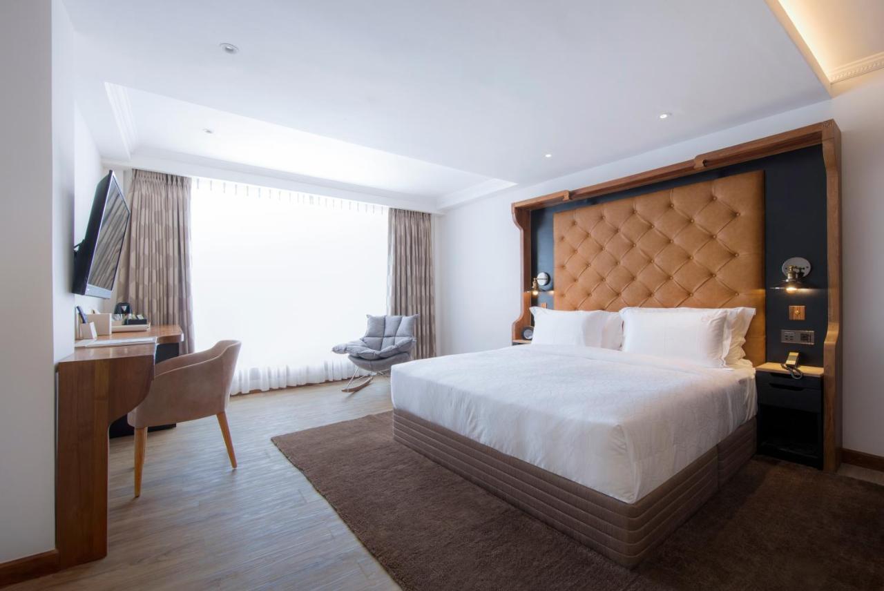 The Radh Hotel Канди Екстериор снимка
