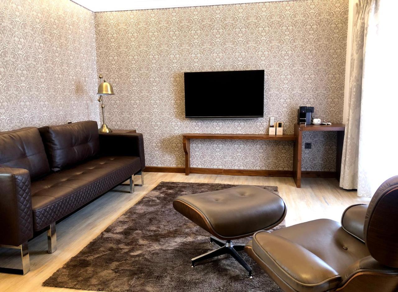 The Radh Hotel Канди Екстериор снимка