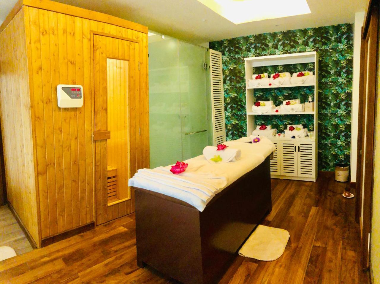 The Radh Hotel Канди Екстериор снимка