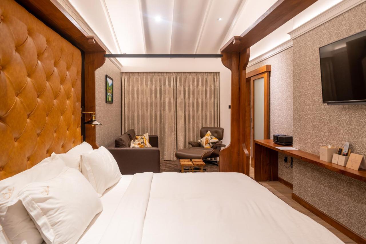 The Radh Hotel Канди Екстериор снимка