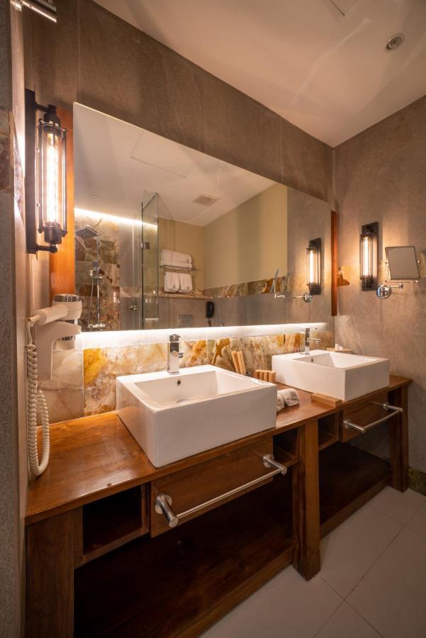 The Radh Hotel Канди Екстериор снимка