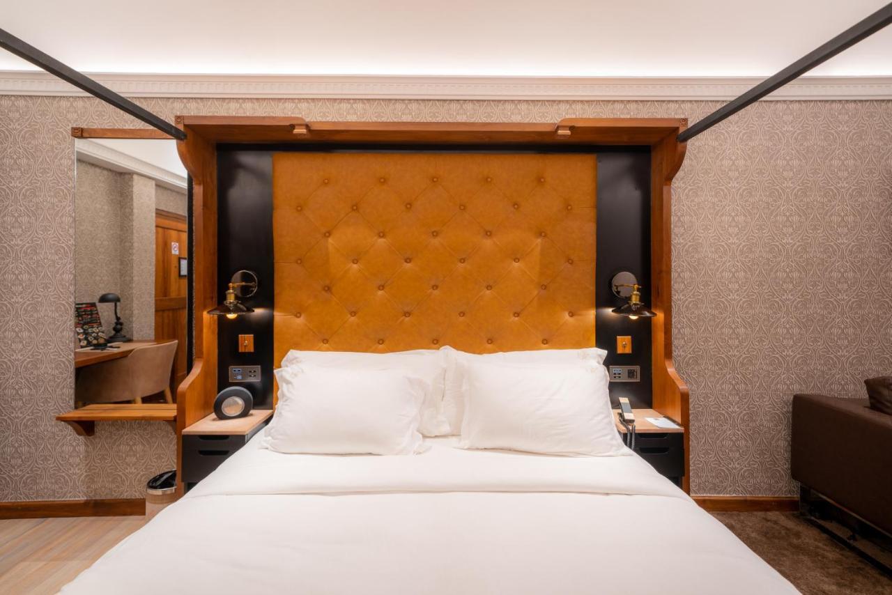 The Radh Hotel Канди Екстериор снимка