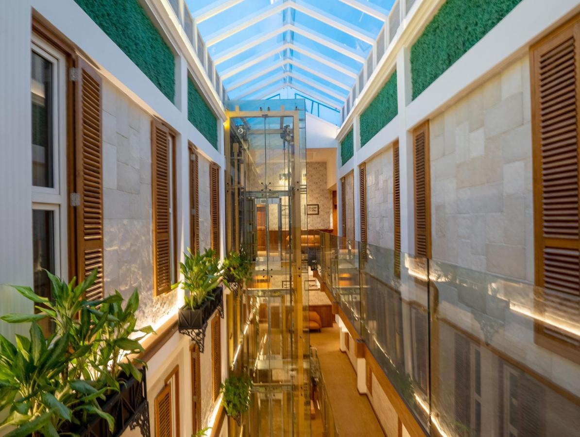The Radh Hotel Канди Екстериор снимка