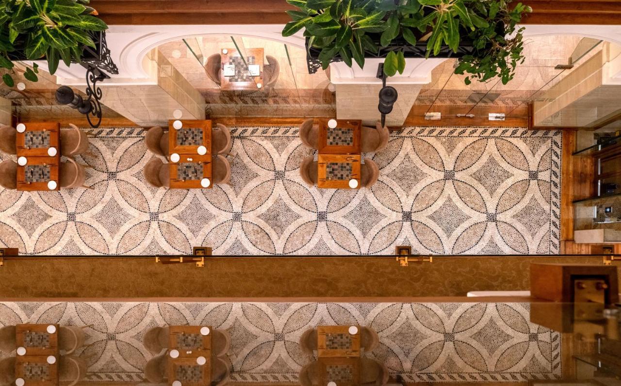 The Radh Hotel Канди Екстериор снимка